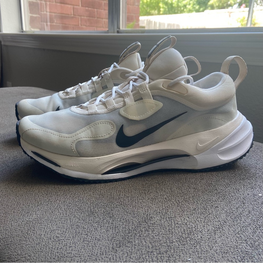 Nike White and Black Women's Sneakers